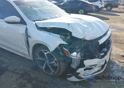 2021 Volkswagen Passat 2.0T R-Line z USA, uszkodzony, nr VIN 1VWMA7A37MC011093